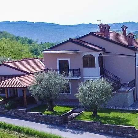 Tomaz Apartament *